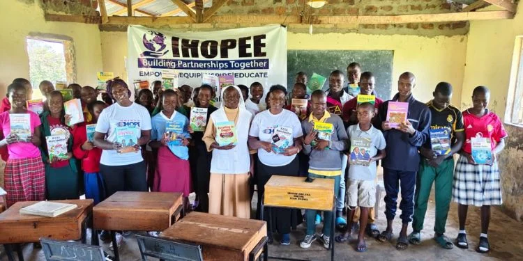 Read more about the article Pupils in Kenya Benefit from iHOPEE’s Donation of Desks and CBC Textbooks